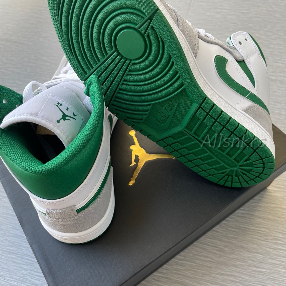 💚🤍Air Jordan 1 Mid Pine Green Smoke Grey🤍💚 - Picture 5 of 5
